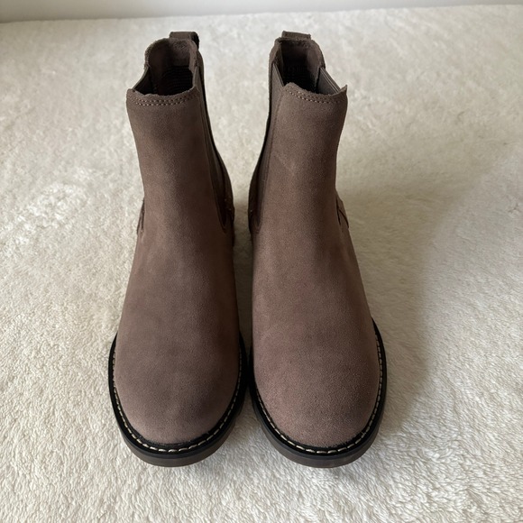 NWOB Ariat Wexford Waterproof Chelsea Boot Women´s 7.5...
